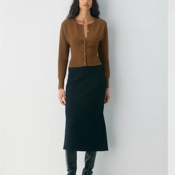 Aritzia Golightly Cardigan - Picture 2 of 9
